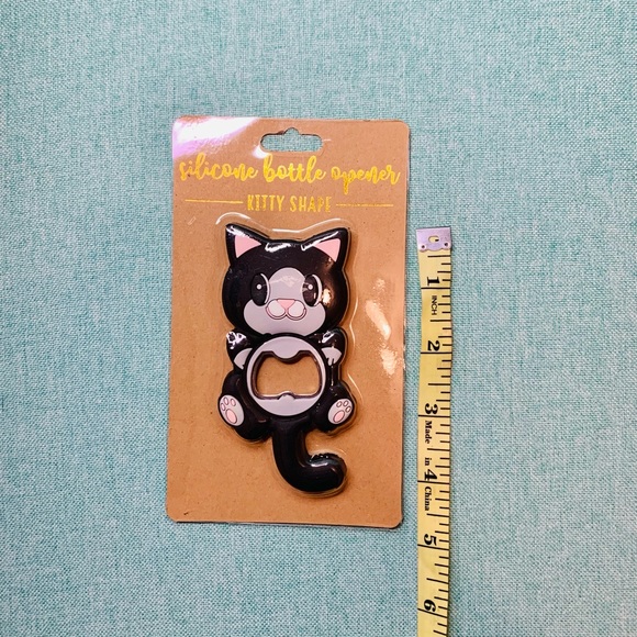 Kitty Bottle Opener ‘Subtle Middle Finger Cat’ Magnetic Bottle Opener - Picture 3 of 3